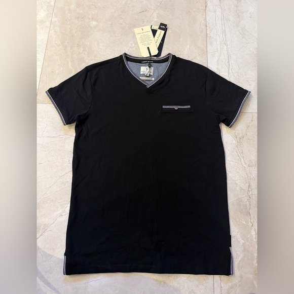 NWT SCOTT JAMES MEN SHORT SLEEVE V-NECK - Picture 1 of 5